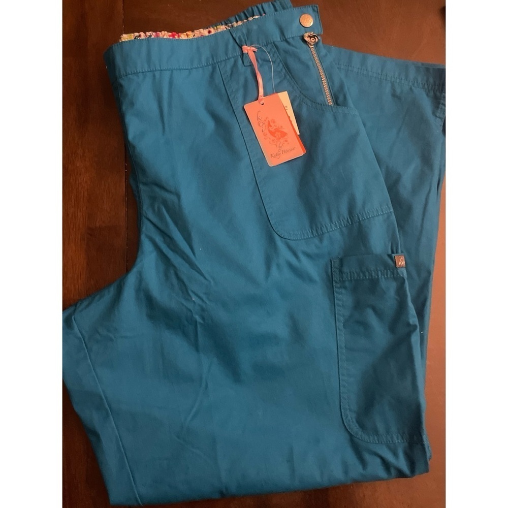 Koi Scrubs by Kathy Peterson size New with tags
